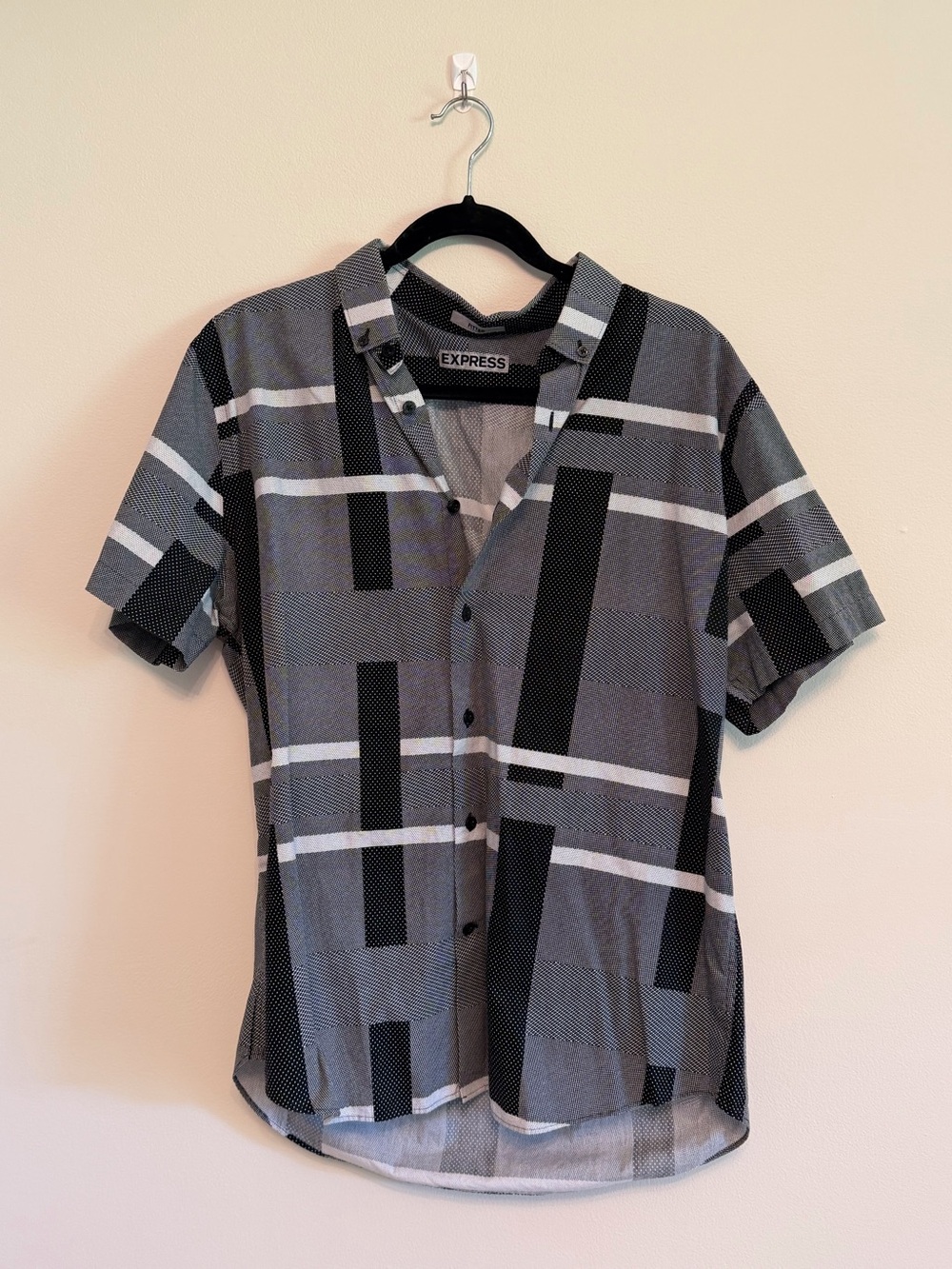 Express Men’s Black & Gray Short-Sleeve Button-Down Shirt with Geometric Stripe